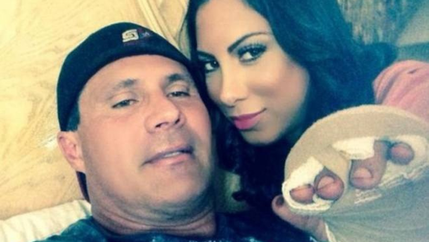 Έβγαλε στο σφυρί το... μεσαίο δάκτυλο του αριστερού του χεριού (pics+video) 