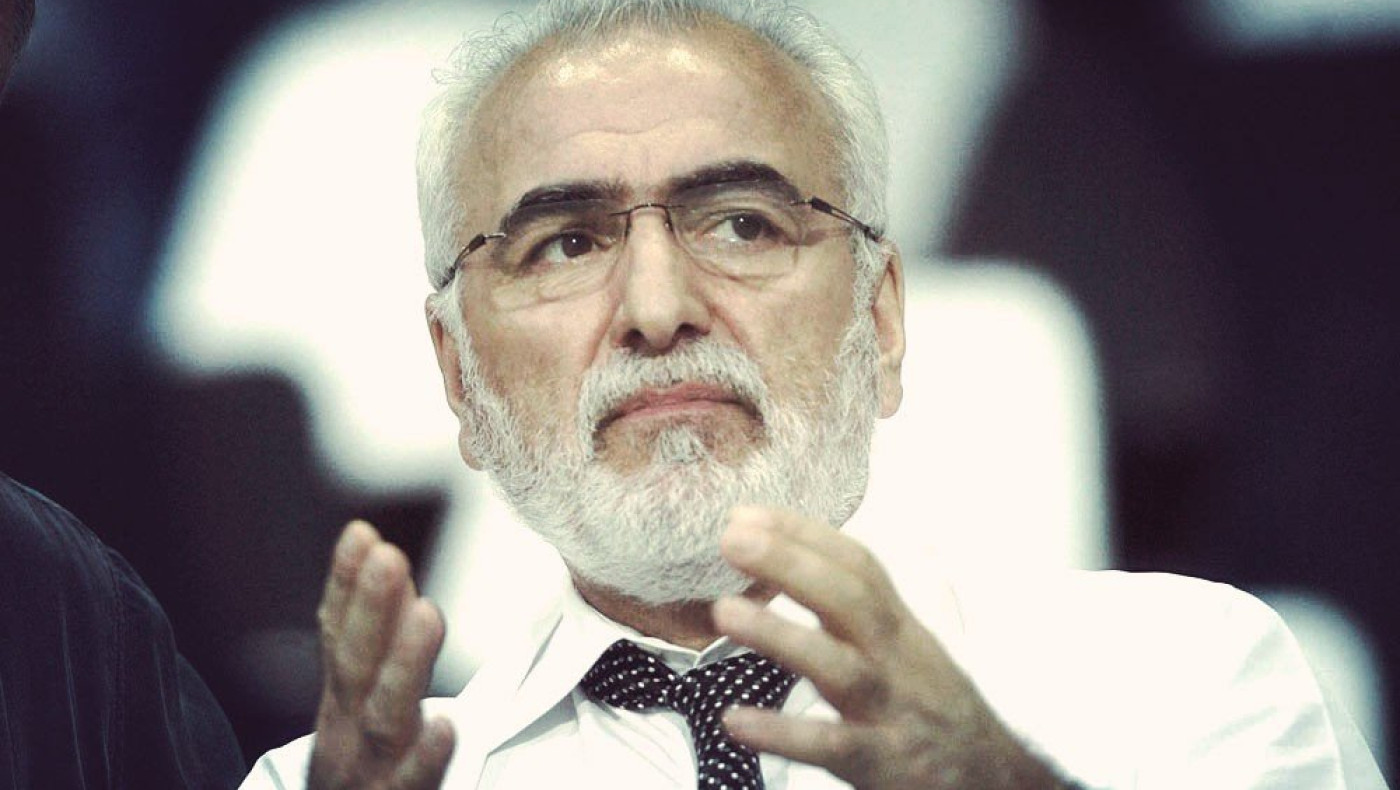 Πολιτική γεμάτη από αντιφάσεις