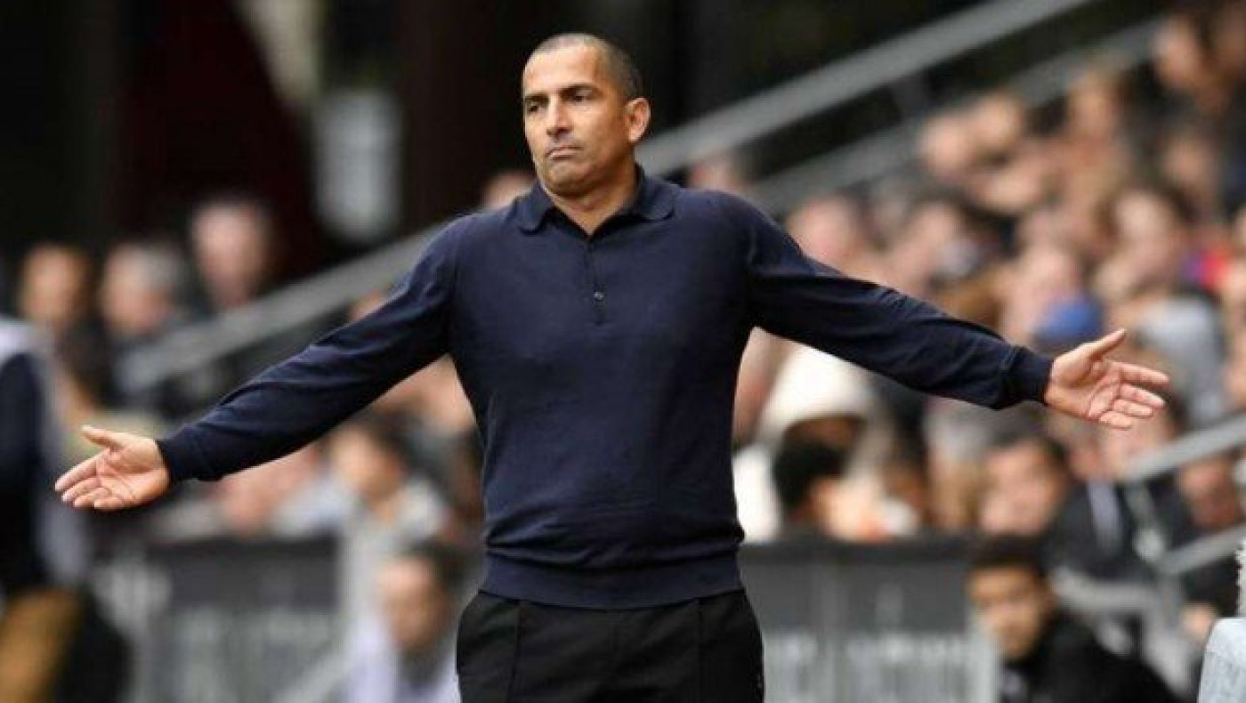 Τέλος                  από τη                      Ρεν ο Λαμουσί