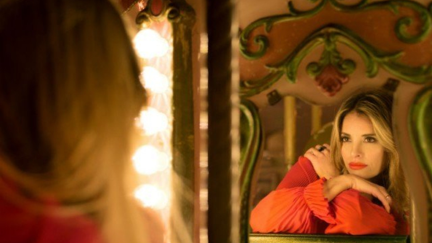 Η Λάουρα Ρέι αποκαλύπτεται στο Metrosport.gr (Pics+Vids)