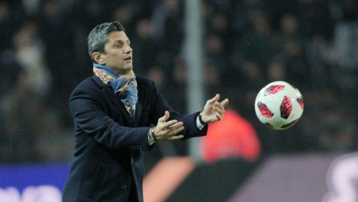 Σα να                       δικαιώνεται πάλι, ο Ραζβάν…