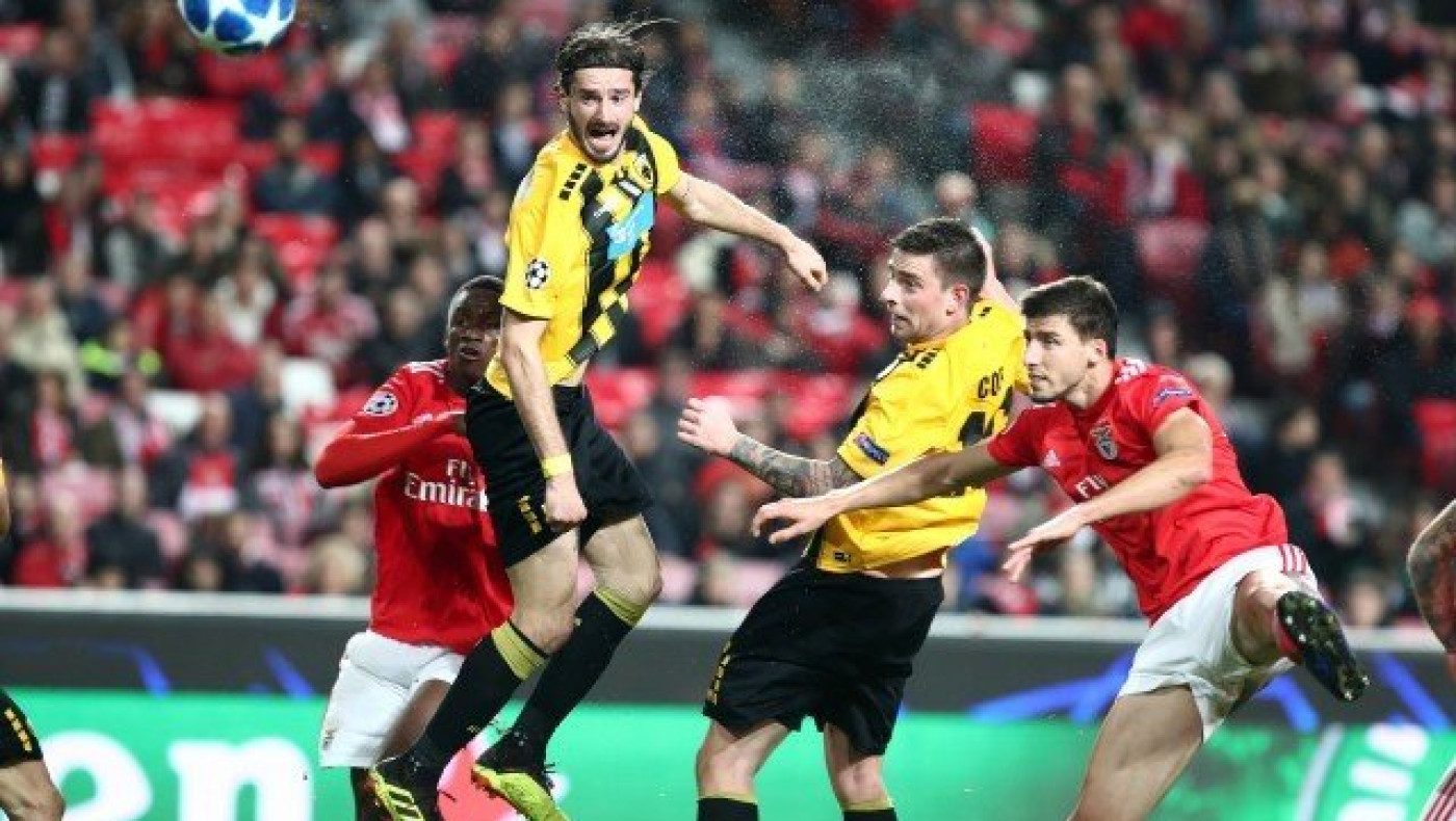 Αποντη η                     ΑΕΚ, στους «16» η Λυών