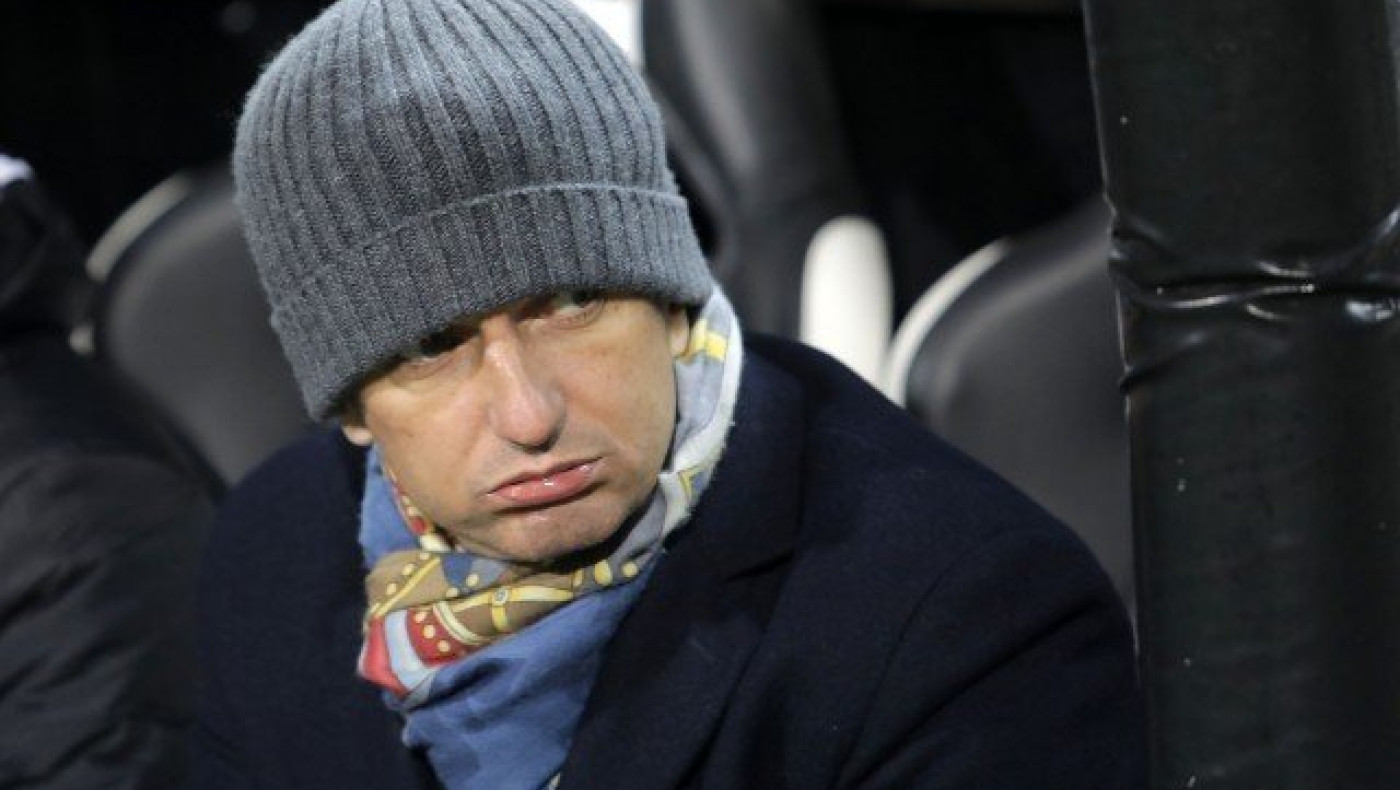 Γρήγορα, έναν              καθρέφτη  στα αποδυτήρια…