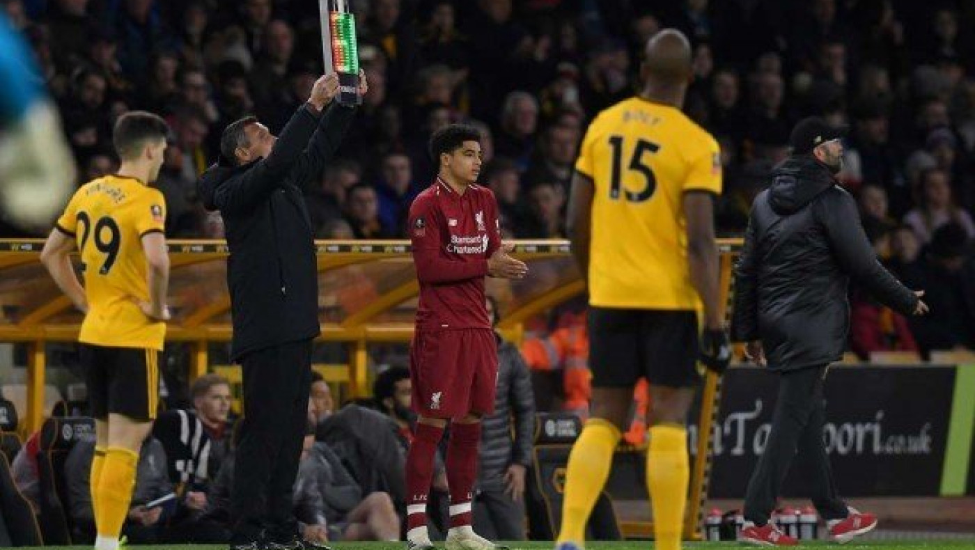 ΘΕΜΑ: Αυτός είναι ο 16χρονος που έγραψε ιστορία με τη Λίβερπουλ (vds)