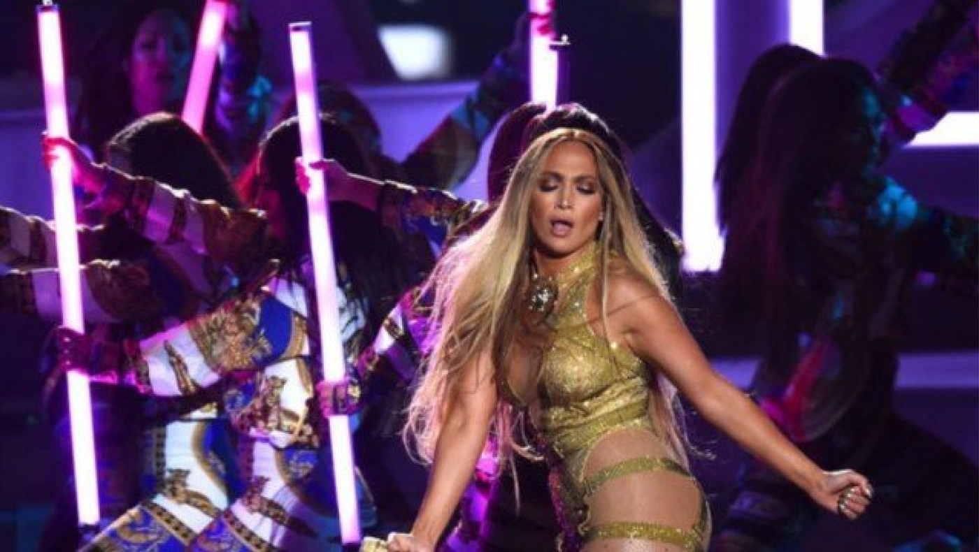 Ο προκλητικός χορός της Τζένιφερ Λόπεζ χωρίς εσώρουχο (ΒΙΝΤΕΟ)