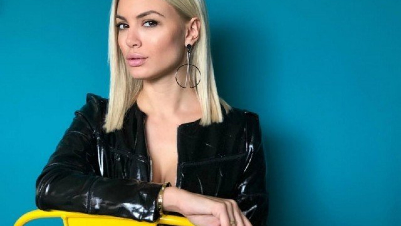 Η Αλεξάνδρα Παναγιώταρου... topless!           (ΦΩΤΟ)