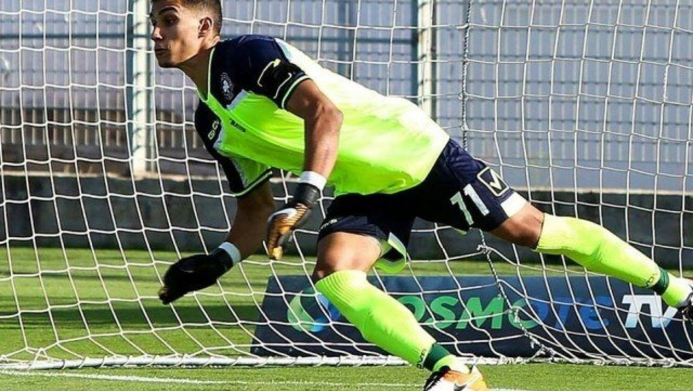 Υπογράφει ο                                 Λαμπίρης