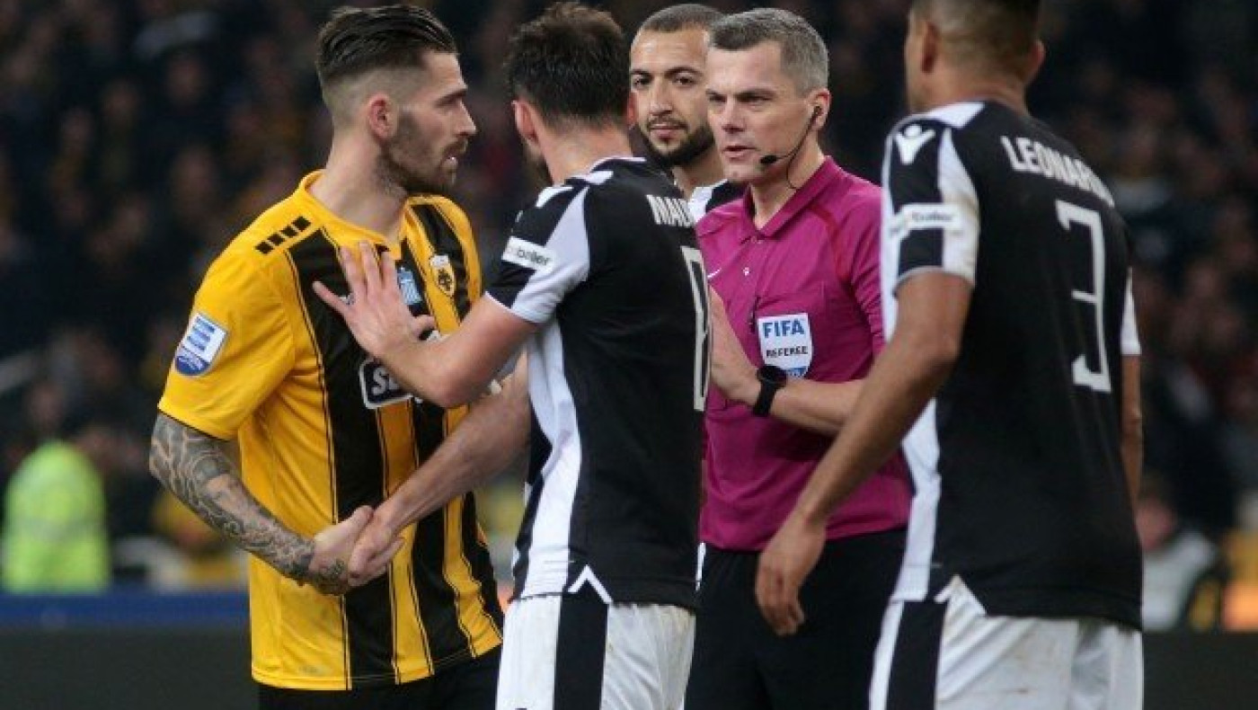 Ηταν βέβαιο ότι τα… όργανα             θ’ αρχίζανε και για τους ξένους