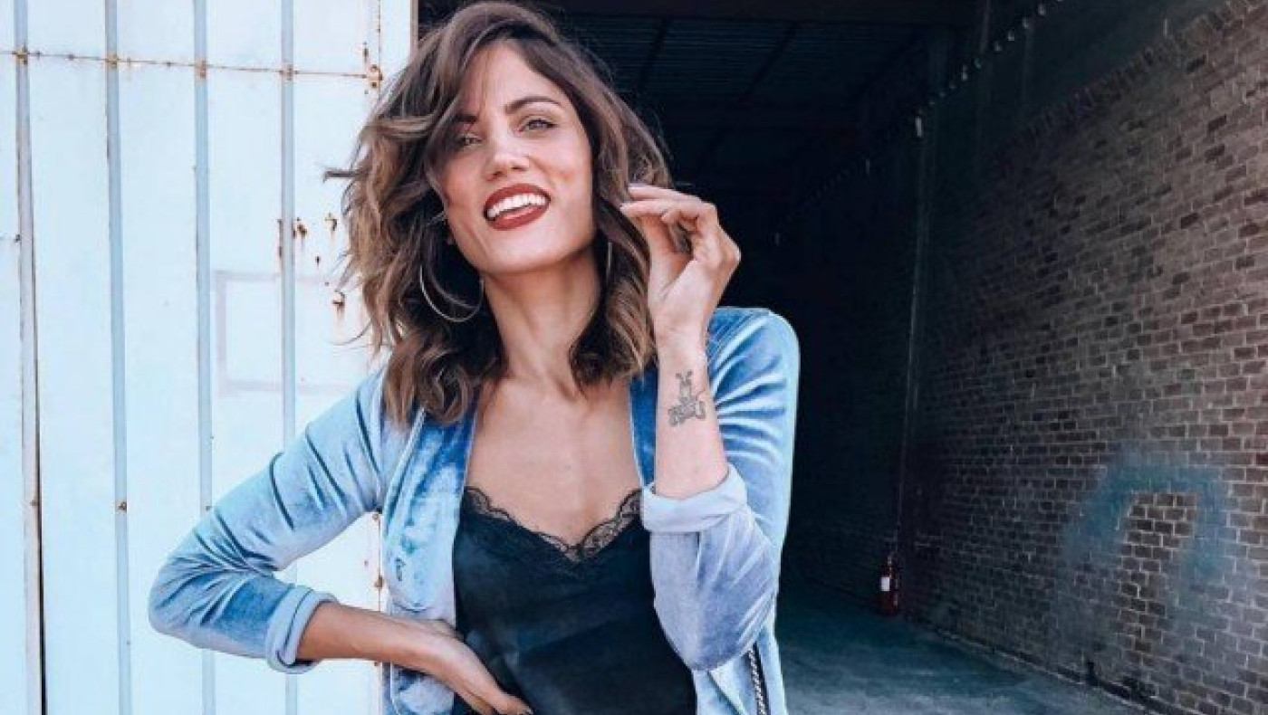 Η Μαίρη Συνατσάκη μας     στέλνει αδιάβαστους! (pics)