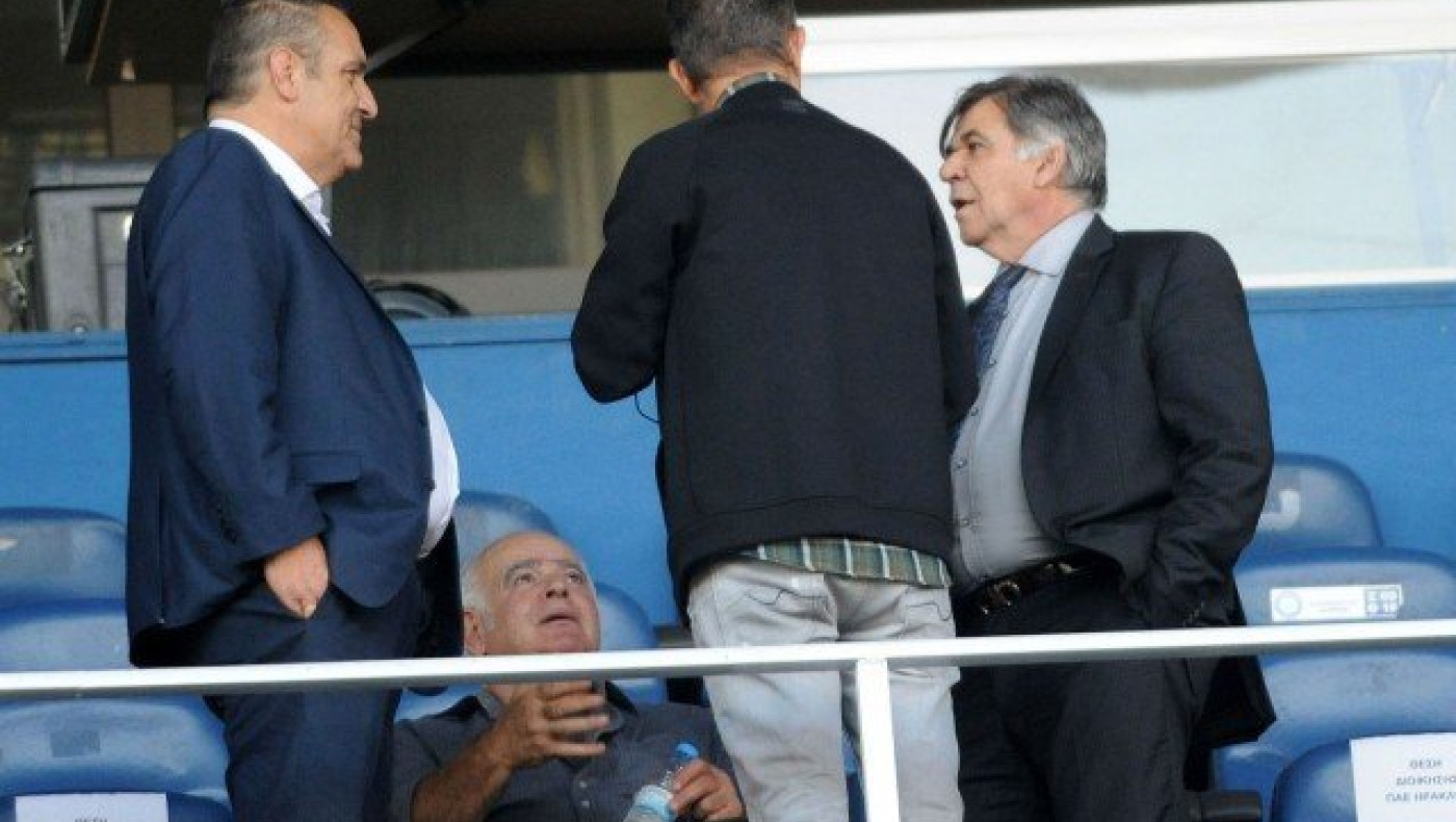 Πρέπει να επιλέξει project  leader ο      Παπαδόπουλος