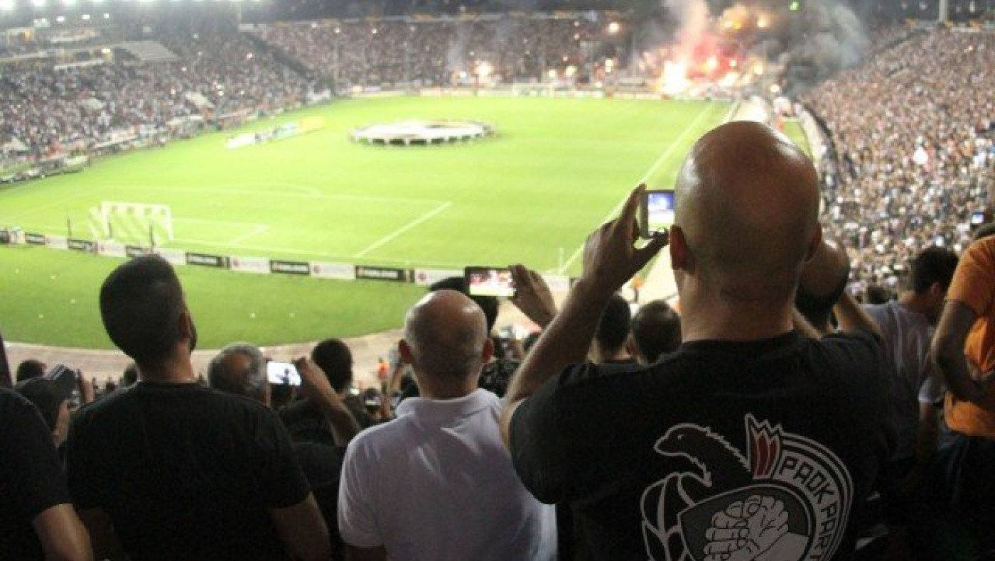 Καλόμαθε η                                              γριά  στα σύκα