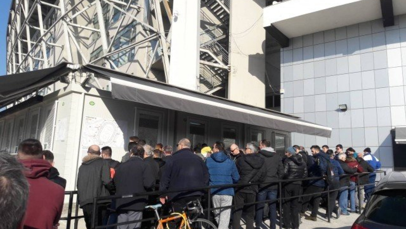 «Σκοτώνουν για ένα εισιτήριο»: Ουρές για το ΠΑΟΚ-Τότεναμ (pics)