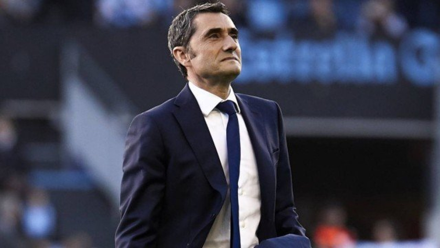 Ανανεώσε     με την Μπαρτσελόνα              ο Βαλβέρδε