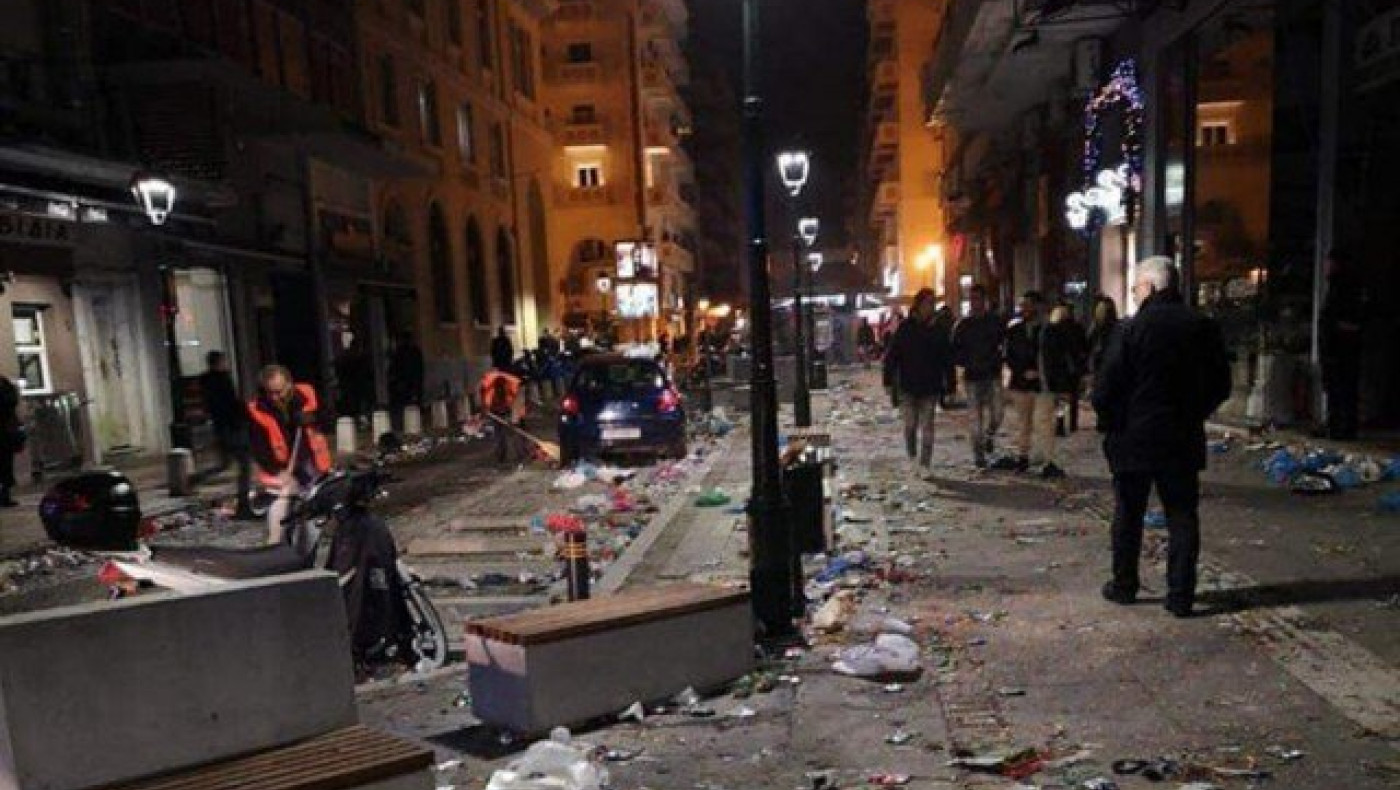 Θεσσαλονίκη: 135 τόνοι       σκουπιδιών την Τσικνοπέμπτη!