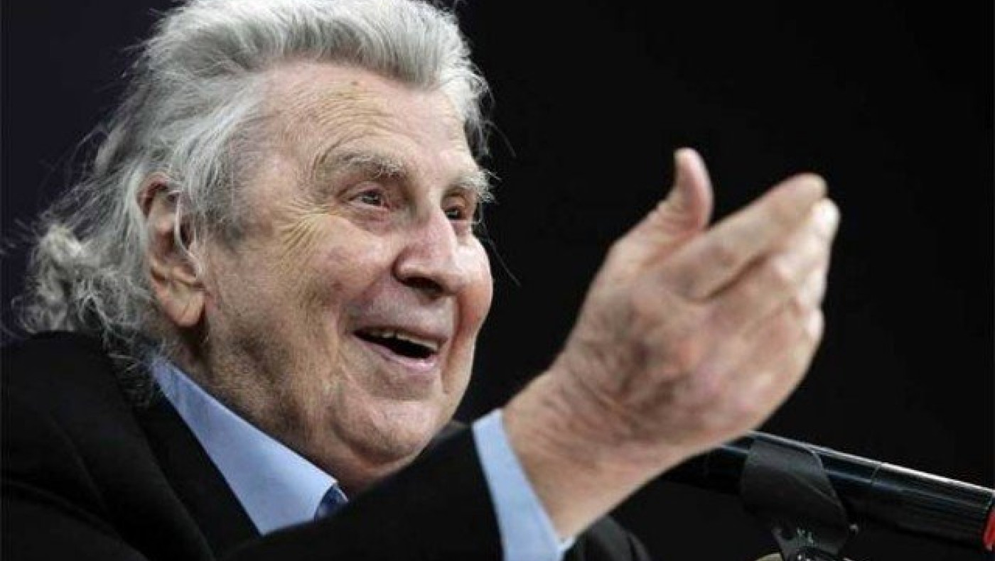 Χειρουργήθηκε με                      επιτυχία ο Μίκης Θεοδωράκης