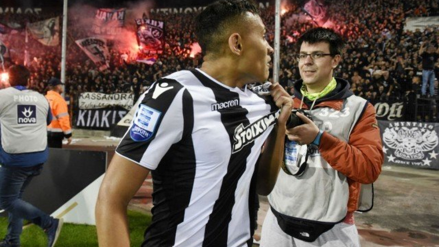 Εξετάζει Ζαμπά η                            Νιούκαστλ