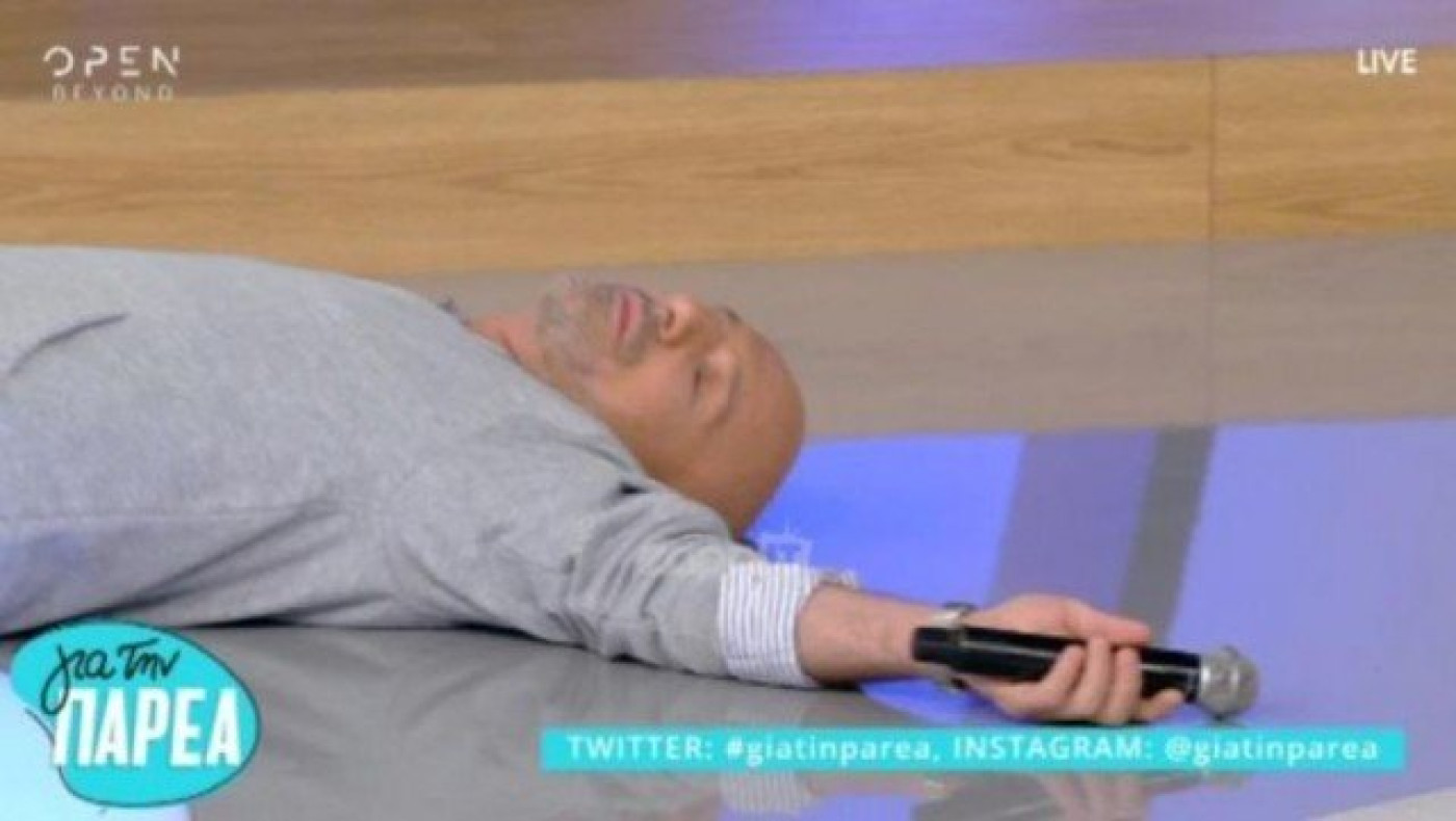 Σωριάστηκε ο Μουτσινάς με την τηλεφωνική παρέμβαση στην εκπομπή του!