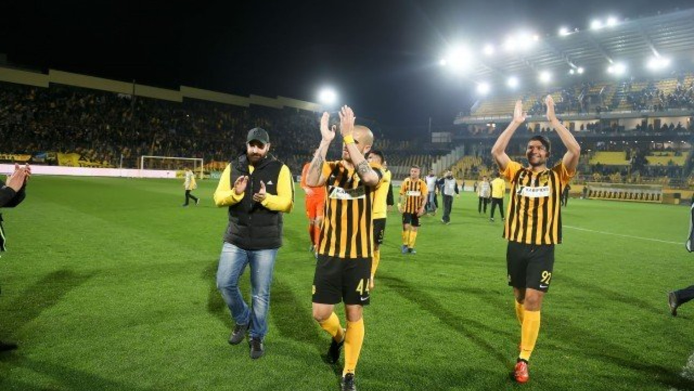 Δεν            κερδίζει             αλλά… επιβάλλεται