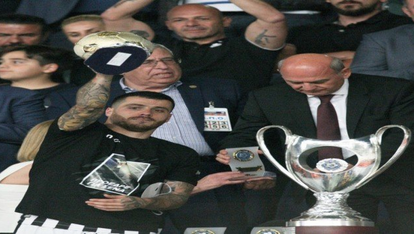 «Μια αγκαλιά και μια γροθιά γιατί…. είμαστε οικογένεια»