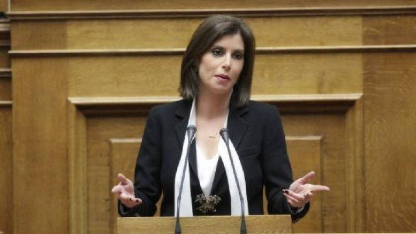 Η Άννα Μισέλ Ασημακοπούλου και οι... ψεύτικες βλεφαρίδες της (ΒΙΝΤΕΟ)