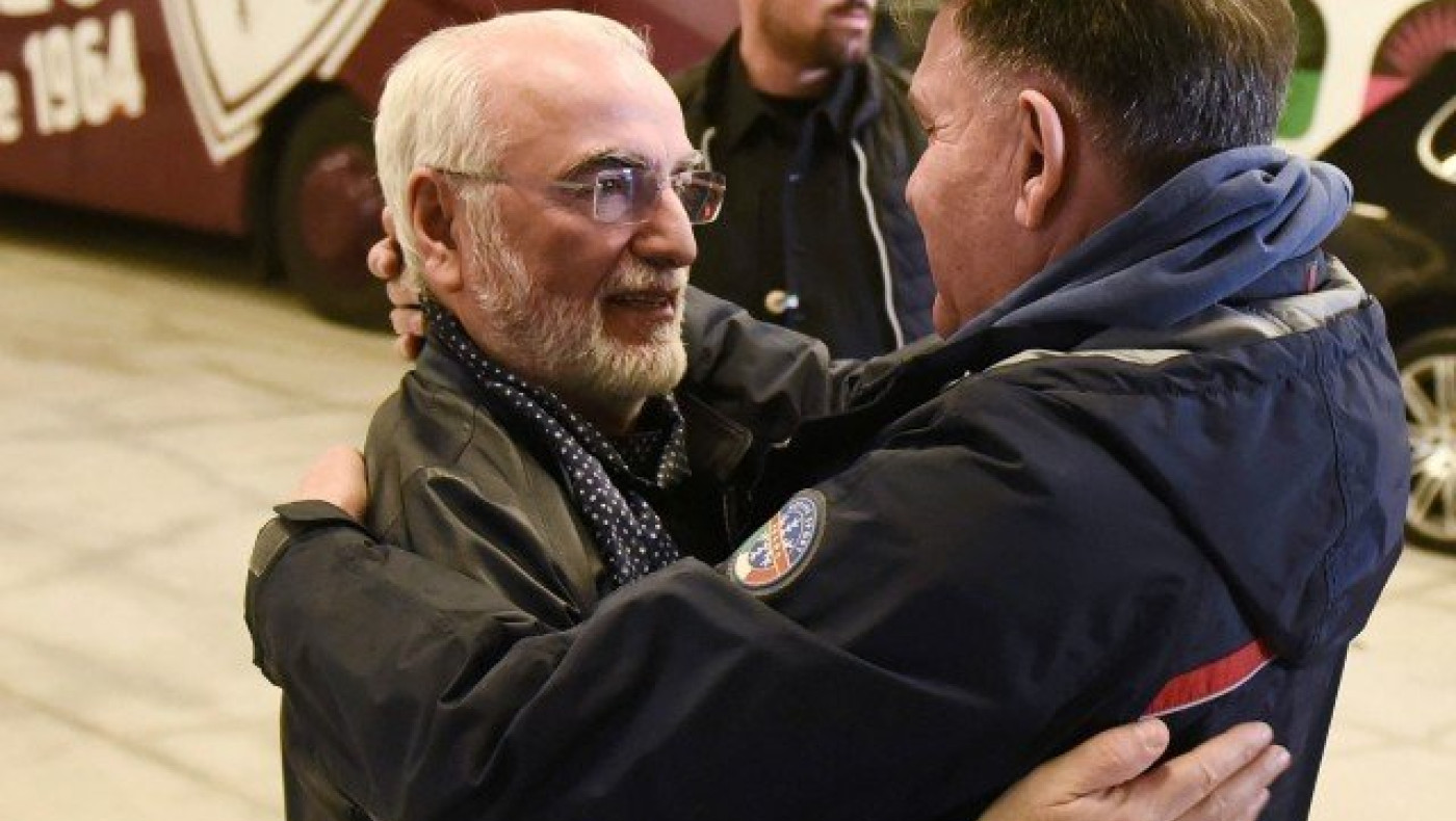 Θερμός εναγκαλισμός Σαββίδη με Κούγια!         (pics)