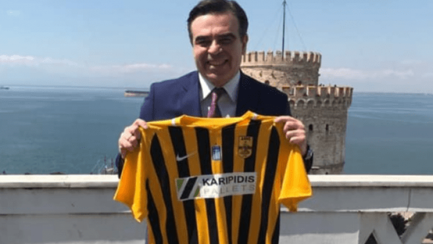 Στα χρώματα του Άρη ο επικεφαλής εκπρόσωπος της Κομισιόν (pic)