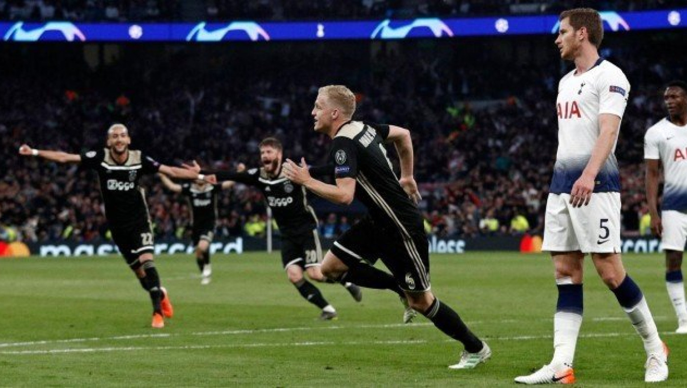 Της κακομοίρας:                     Κάντο όπως ο Άγιαξ