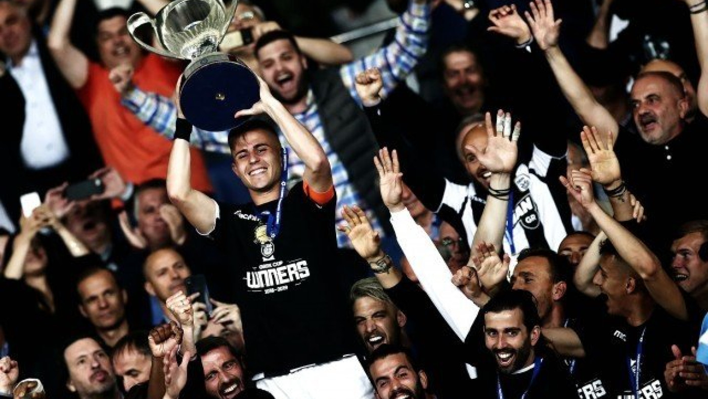 Υποκλιθείτε          στον τεράστιο                ΠΑΟΚ!