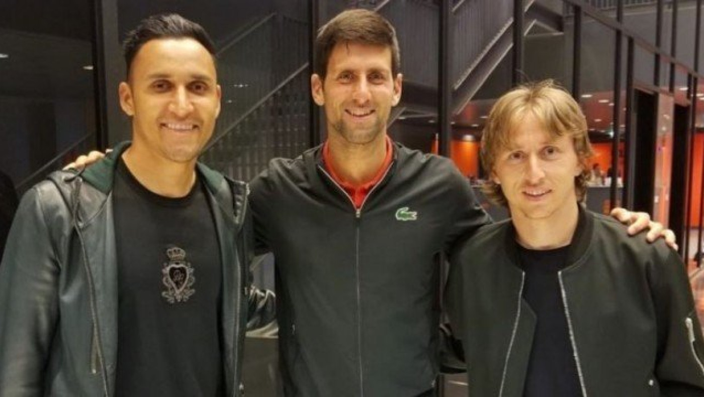 Στηρίζουν            Τζόκοβιτς οι         άσοι της Ρεάλ