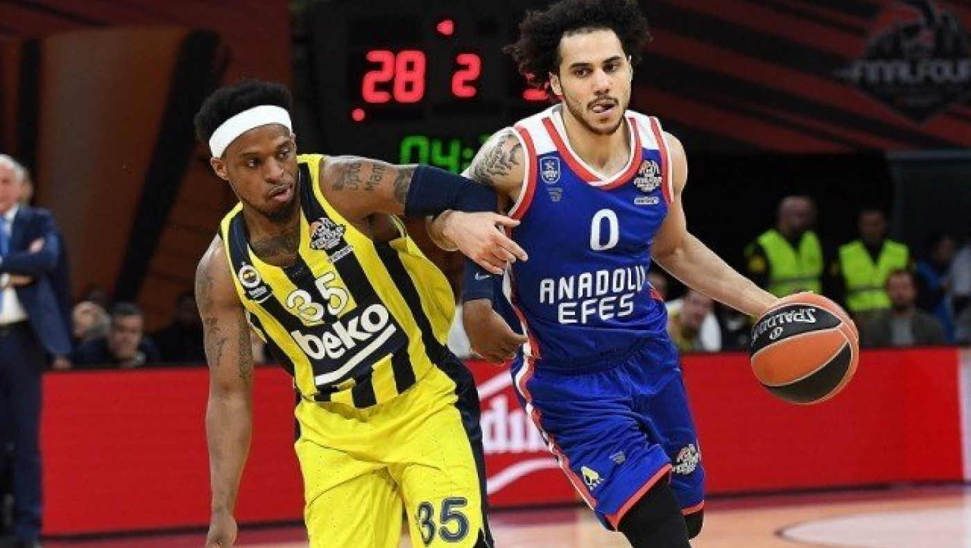 Στον τελικό η Εφές, σπίτι του            ο Σλούκας!