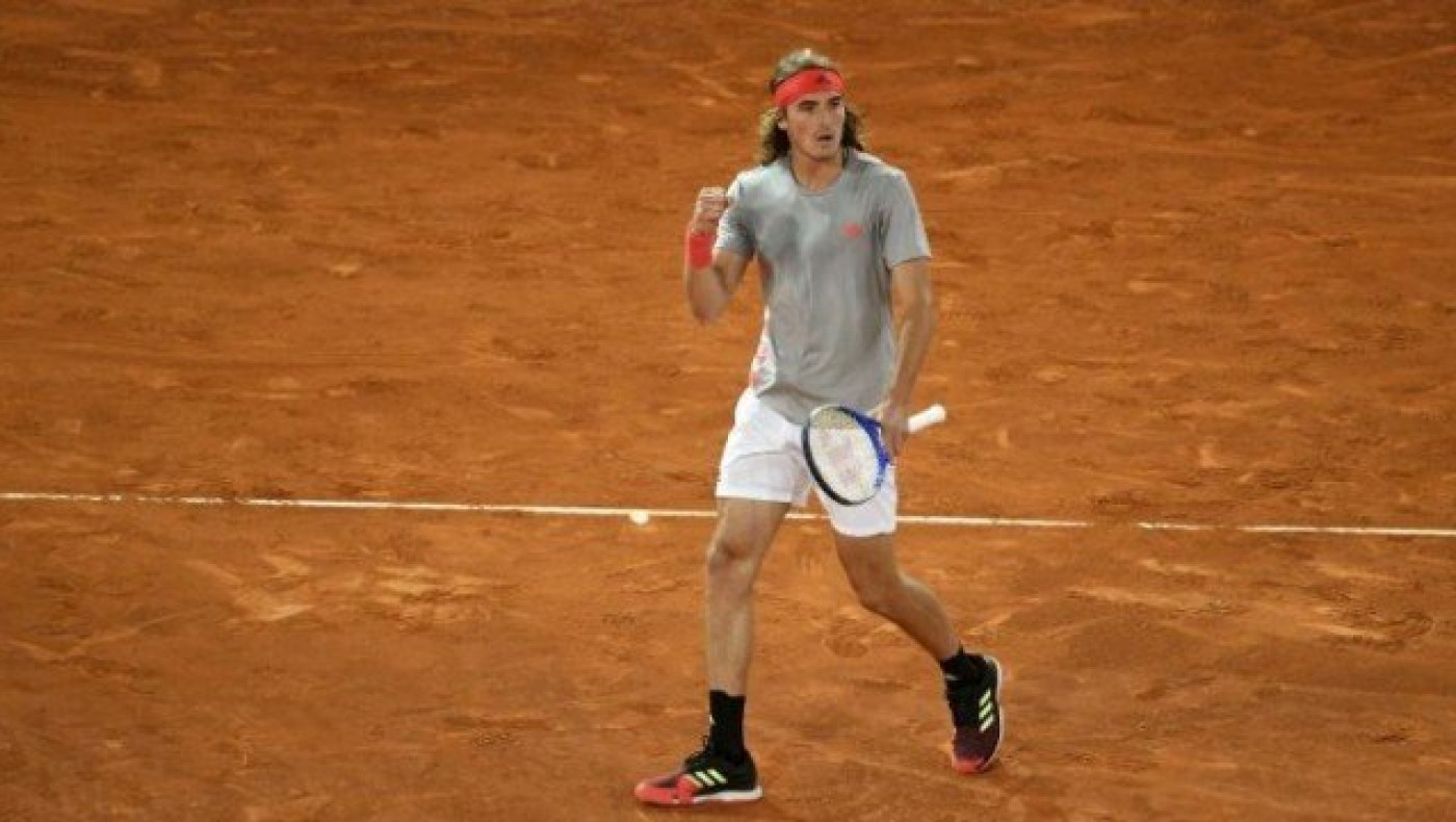 Υποκλίθηκε στον  Τζόκοβιτς ο               Τσιτσιπάς!