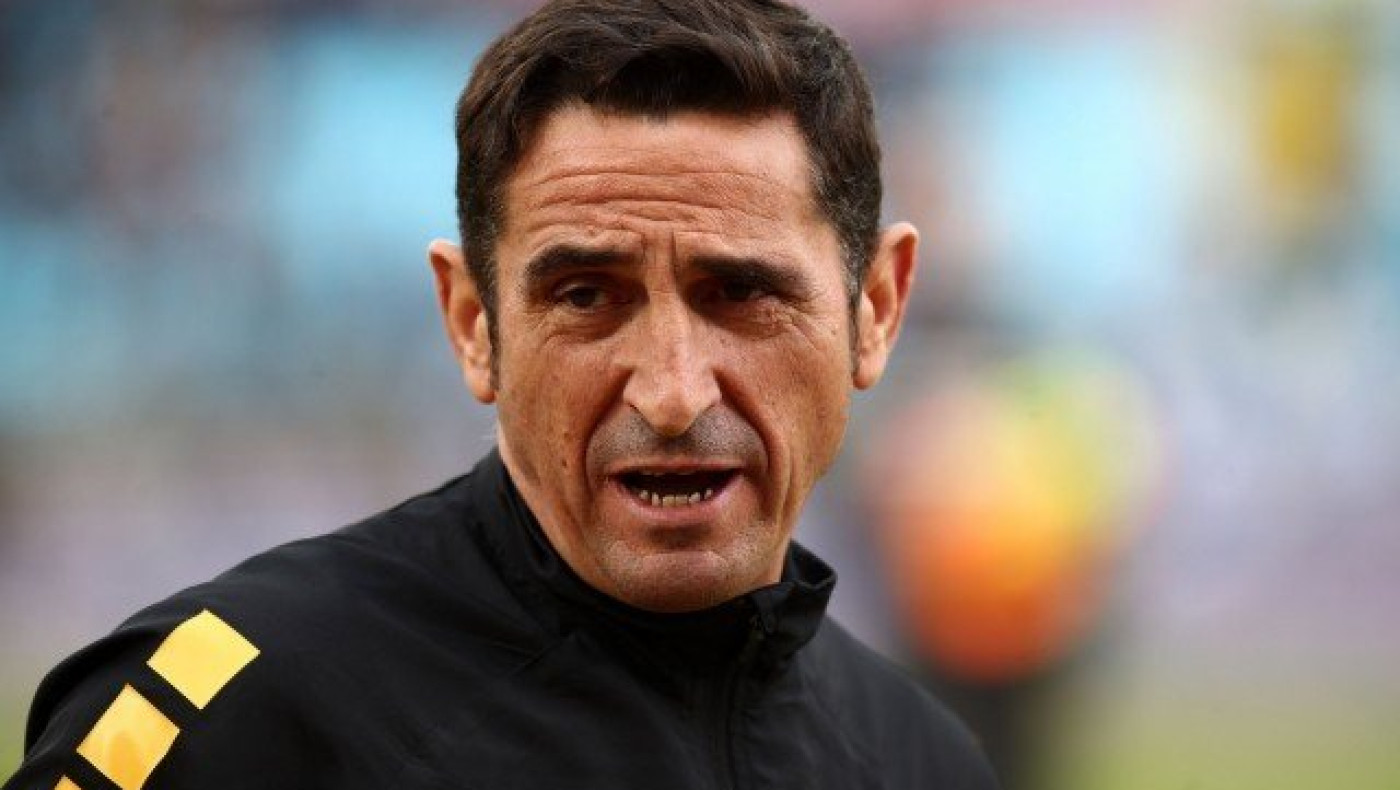 Της κακομοίρας:           Αν κερδίσει ο ΠΑΟΚ, την κάνει πελάτισσα…