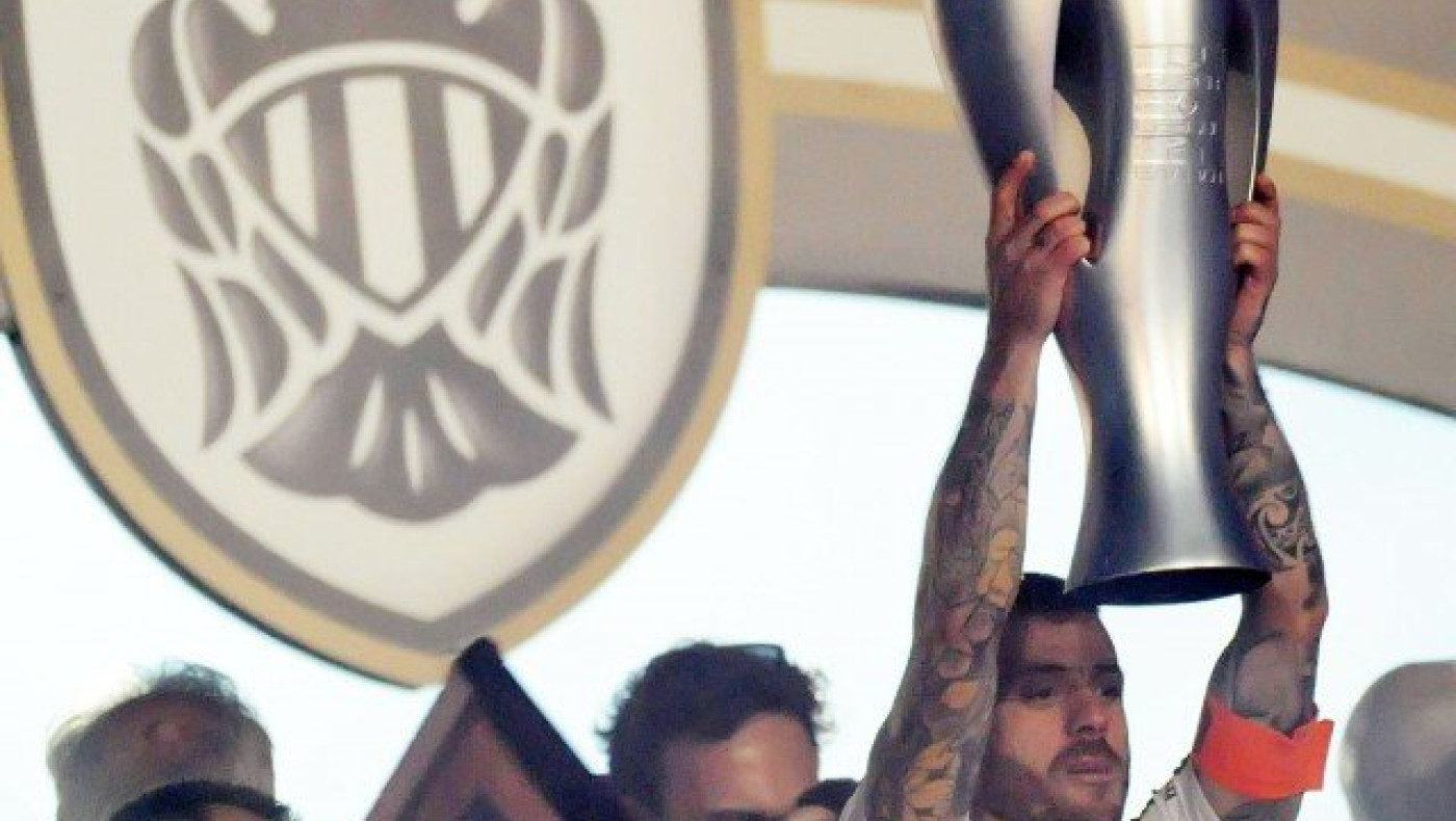 Δεν είναι απλός       αρχηγός αλλά μια προσωπικότητα