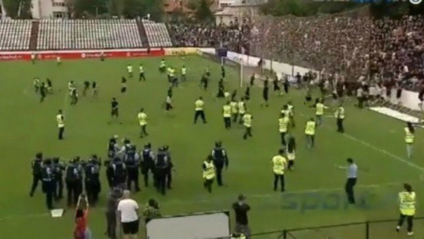 Τα έσπασαν οι οπαδοί της Στεάουα για τη νέα αποτυχία της ομάδας (vid)