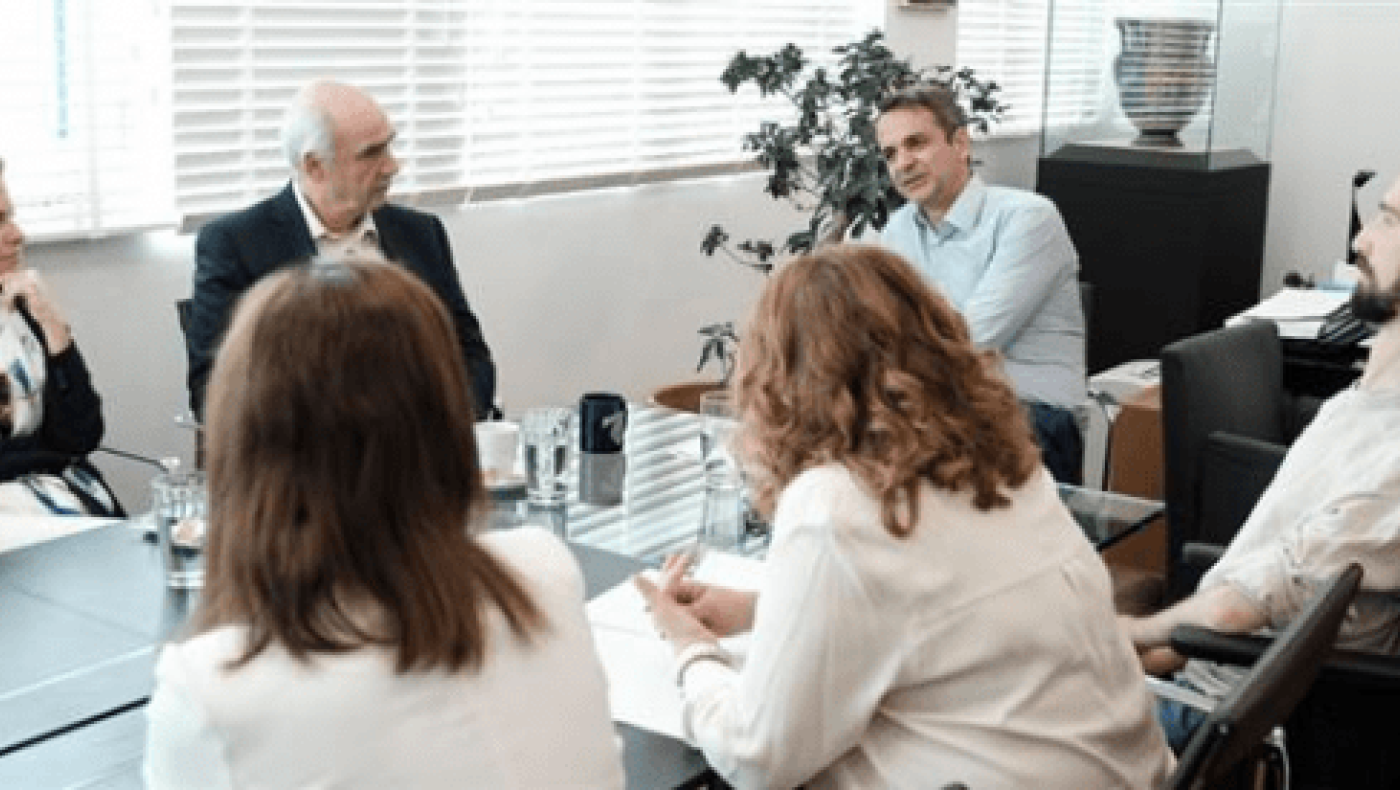 Συνάντηση Μητσοτάκη με τους νεοεκλεγέντες ευρωβουλευτές της ΝΔ