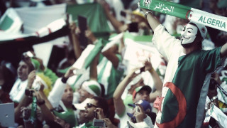 Αστυνομικός ξυλοκοπεί ανελέητα οπαδό της Αλγερίας