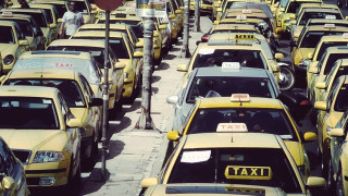 Προς απεργία οι αυτοκινητιστές ταξί, ζητούν παραίτηση της κυβέρνησης