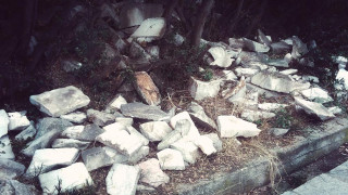 Βεβήλωσαν το εβραϊκό νεκροταφείο