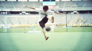 Ο Σαμουράι μαθαίνει μπάλα στους Βραζιλιάνους (video)