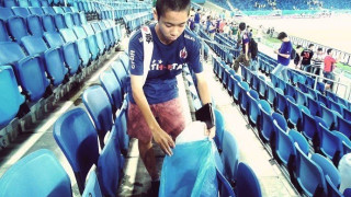 Μάζεψαν τα σκουπίδια από το γήπεδο