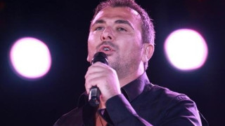 Πέταξαν τραπέζι στον Ρέμο την ώρα που τραγουδούσε!