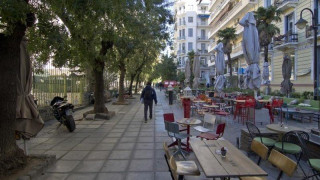 Επιχείρηση για παράνομα τραπεζοκαθίσματα στον πεζόδρομο της Ικτίνου