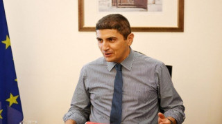 Συμβιβασμός    και αναβολή μιας μετωπικής σύγκρουσης