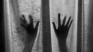 ΣΟΚ: Βίασαν γνωστό    Ελληνα παρουσιαστή στις Σπέτσες
