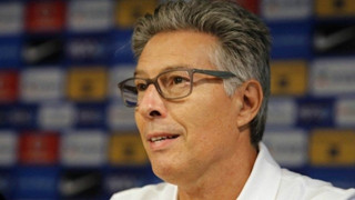 Μείωση των ξένων διαιτητών προανήγγειλε  ο Περέιρα