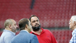 Οταν τα     παχύδερμα                  αυτοσαρκάζονται