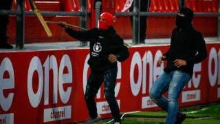 Άρχισε             το θεαματικό ερυθρόλευκο ξεγύμνωμα