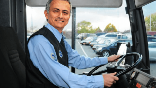 Το Twitter τρολάρει τον «λεωφορειατζή» Μουρίνιο (pics)