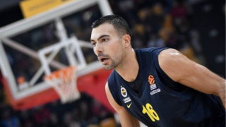 Aπίστευτα μηνύματα κατά Σλούκα: «Ο παππούς σου επέπλεε στη θάλασσα»