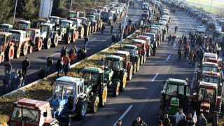 Στους        δρόμους και πάλι οι αγρότες από την Τετάρτη